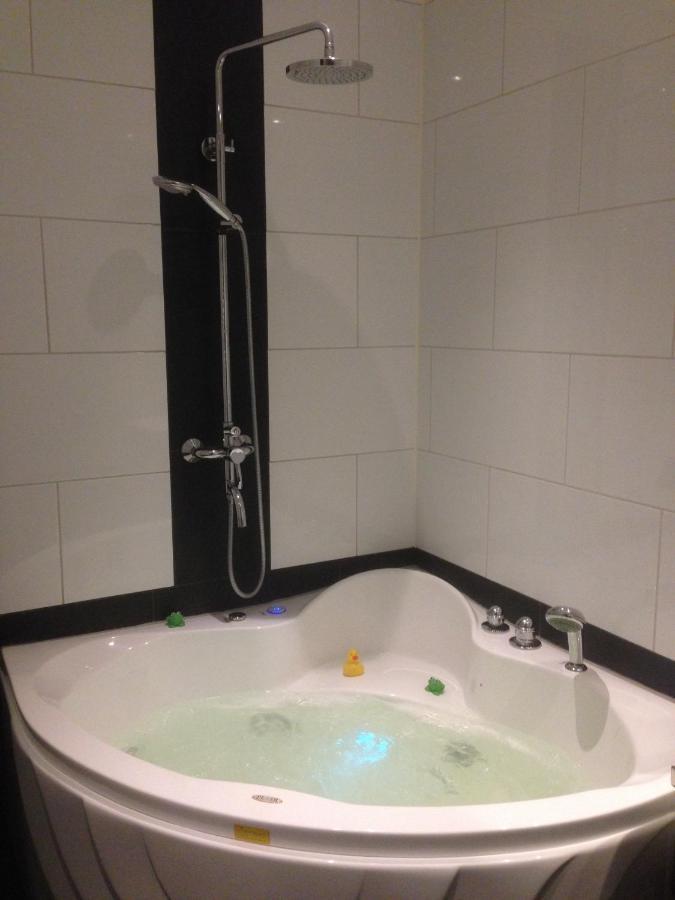Beach Rose, 1 free parking, 2 min. from beach, jacuzzi Noordwijk Exterior foto